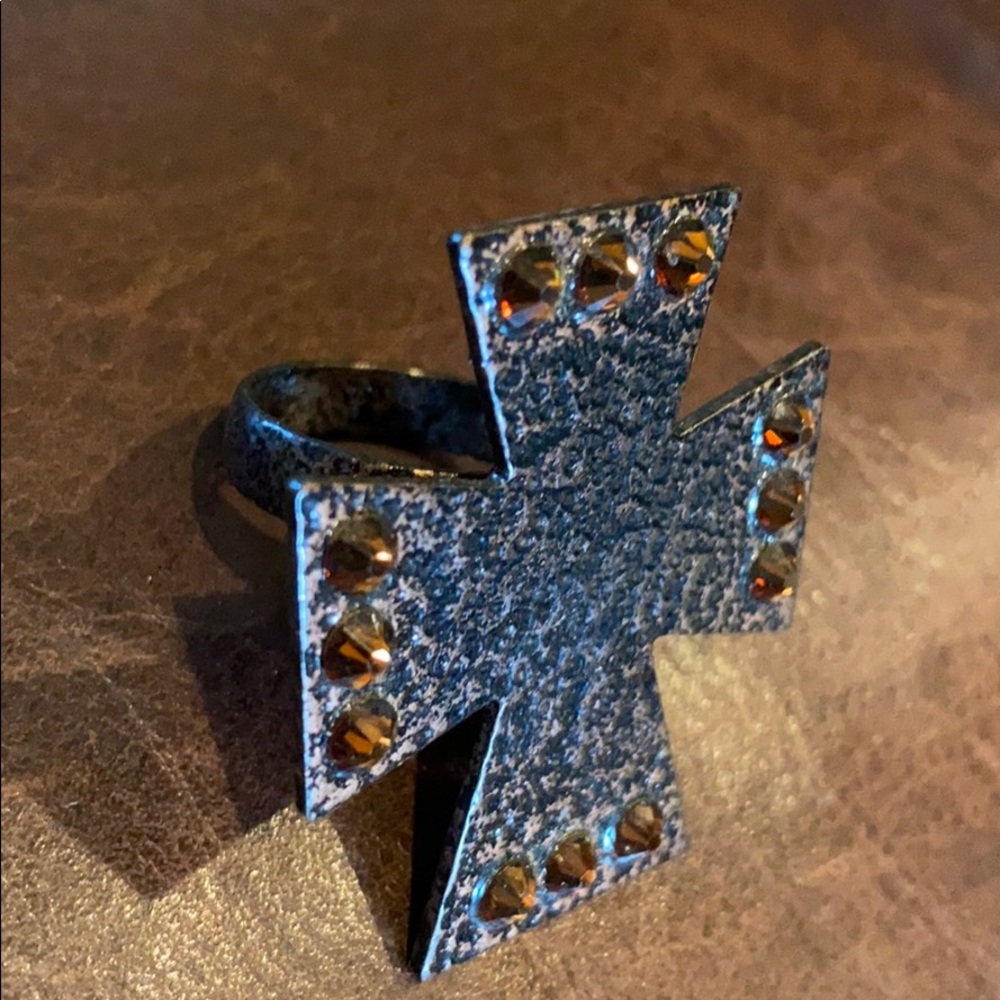 NEW Hammered metal cross ring